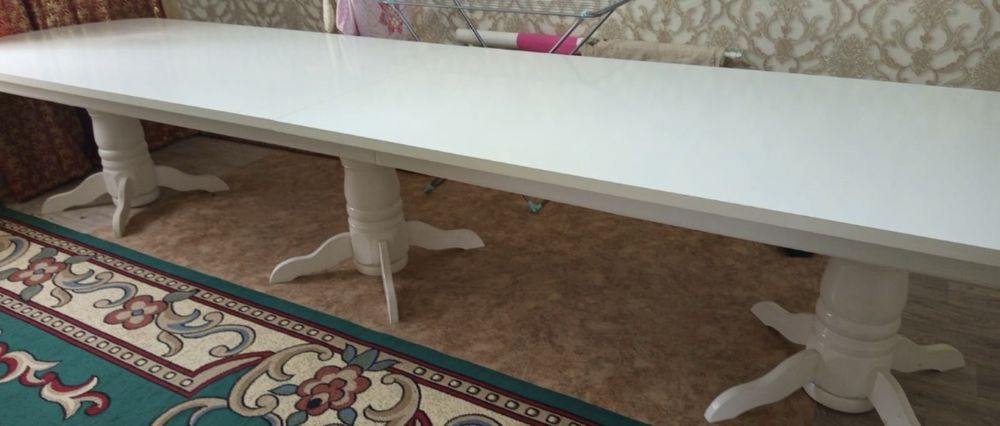 Продаю столы гостиный и круглый