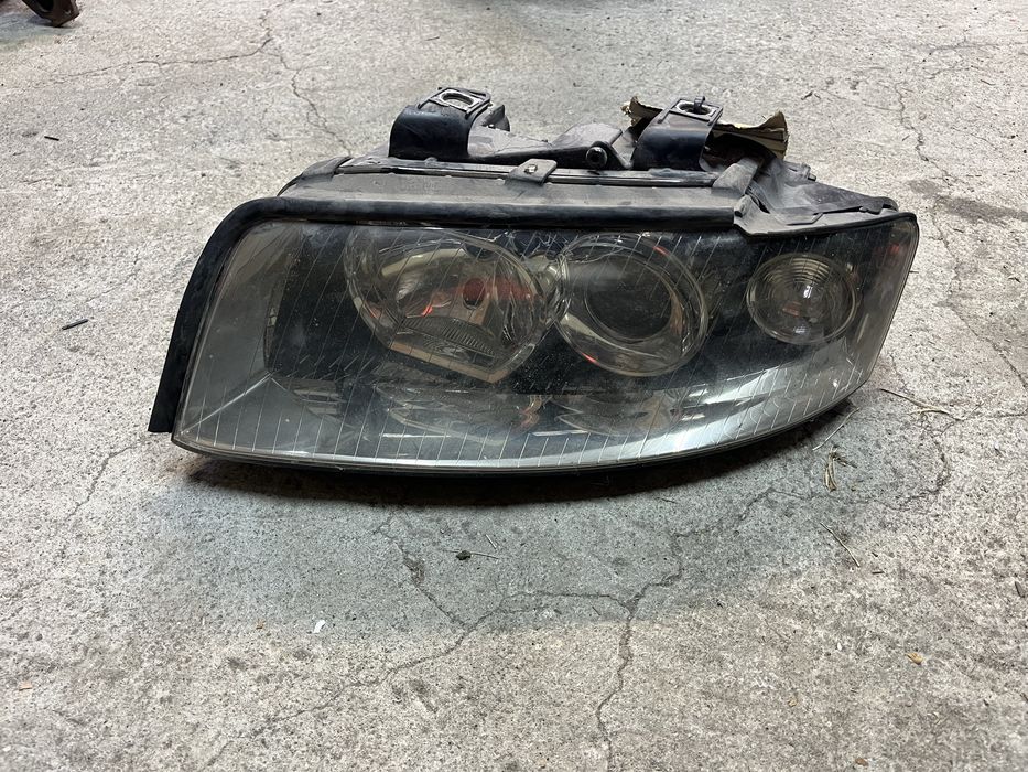 Ляв фар и десен стоп за ауди а4