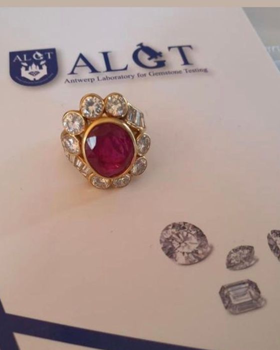 Inel din aur cu diamante si rubin natural de 6.84 Carat