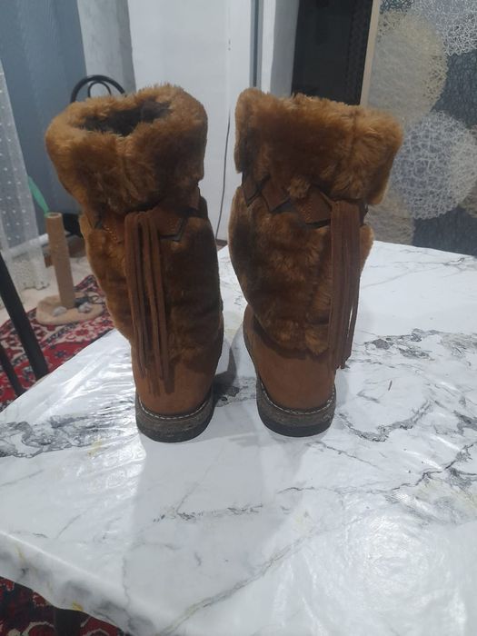 Продам  женские унты