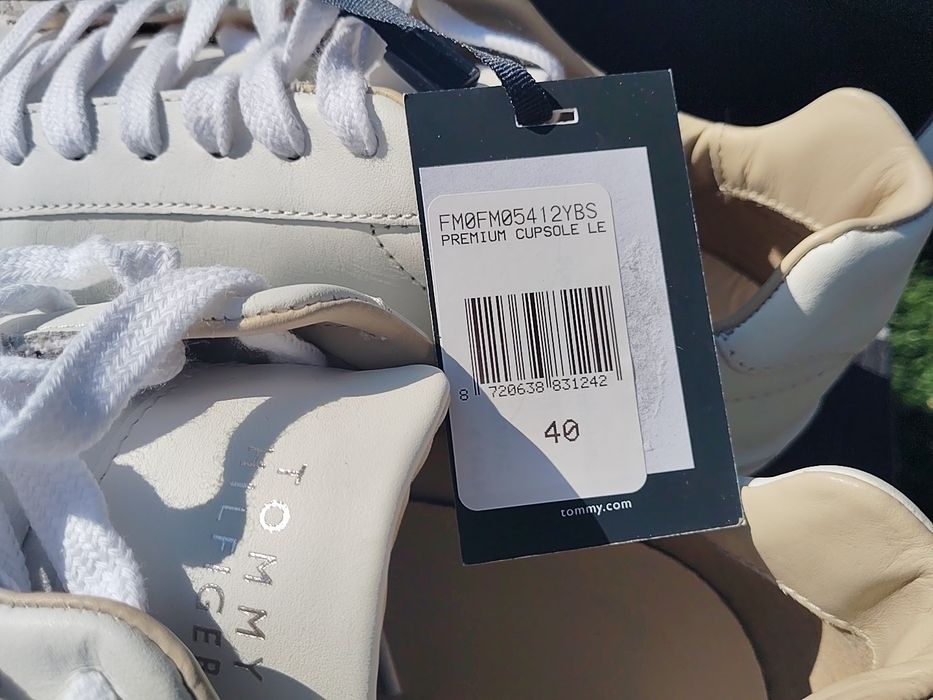 Сникърси, кецове, кожени, нови Tommy Hilfiger , номер 40.