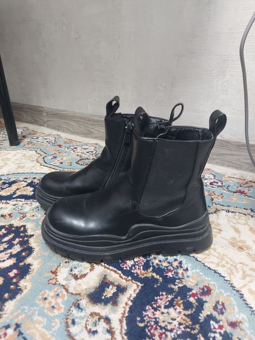 Продам ботинки на девочку