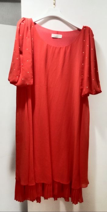 Платья продам срочно по 2500