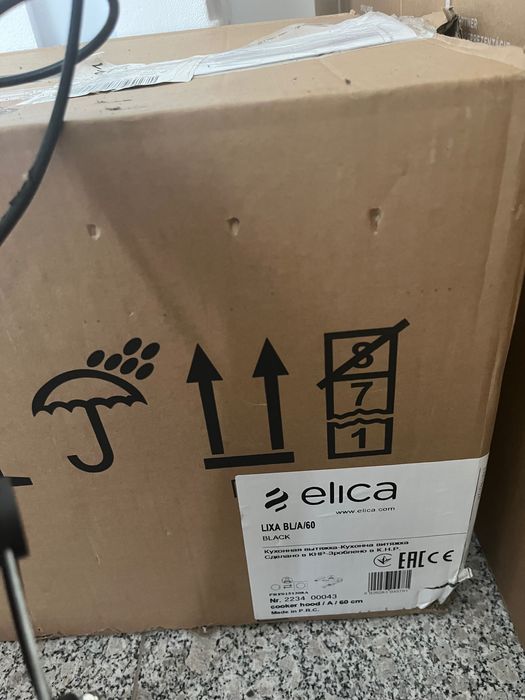 Абсорбатор Elica Lixa - чисто нов, стъклен панел, осветление