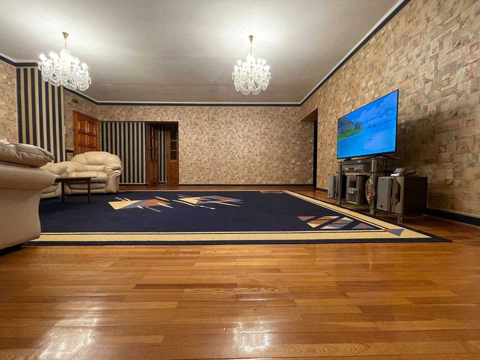 Продается своя 4/4/5 по адресу, который Вы будете называть с гордостью