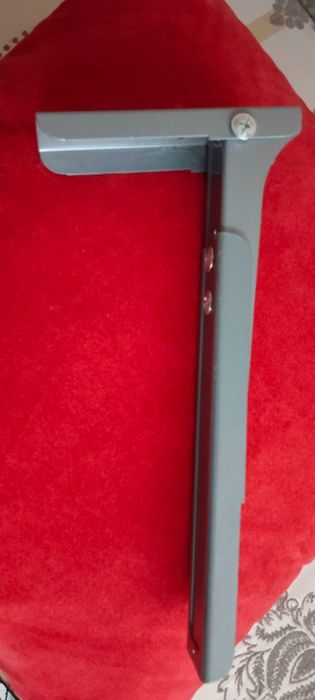 Металлические кронштейны для полок