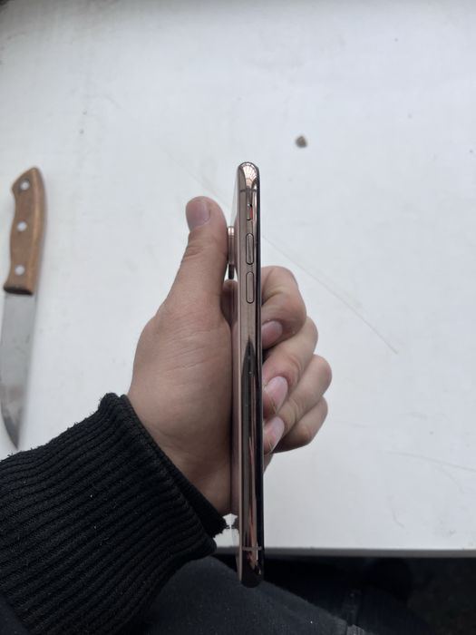 Продам Iphone XS 64 гб