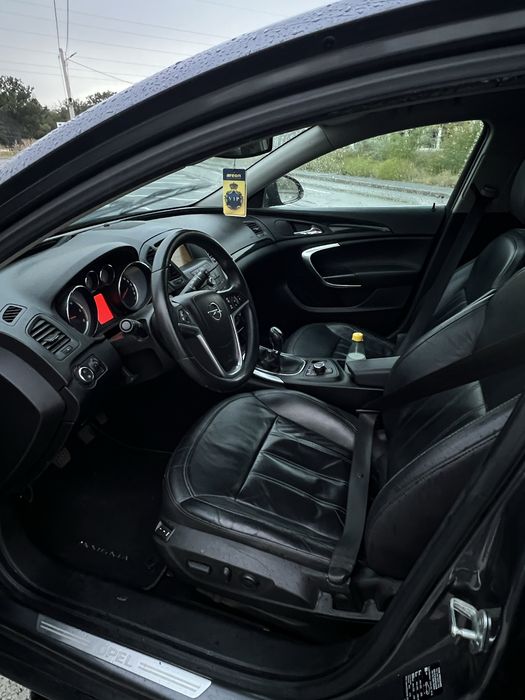 Vand Opel Insgnia 2010 2.0full întro stare foarte buna pret negociabil