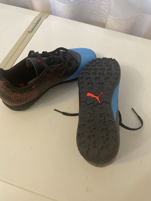 Продам спортивную обувь