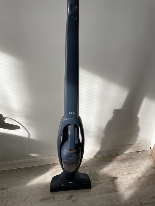 Безкабелна прахосмукачка AEG
