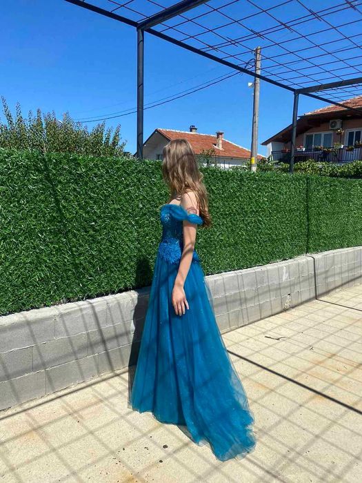 Продавам абитуриентската си рокля!