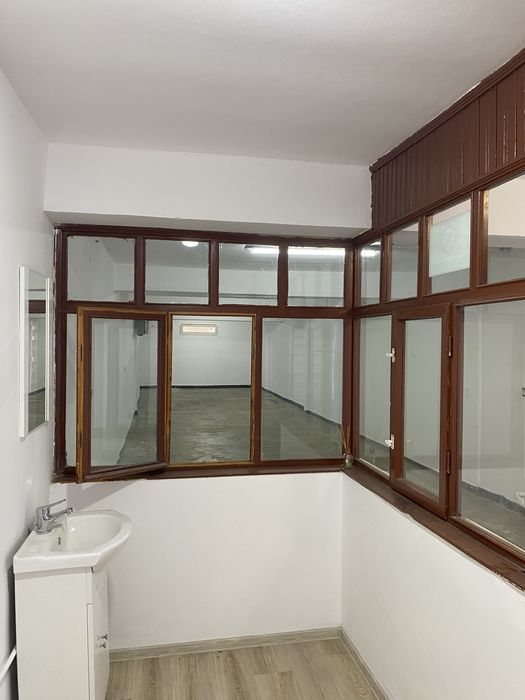 Inchiriez spatiu 80mp Uta
