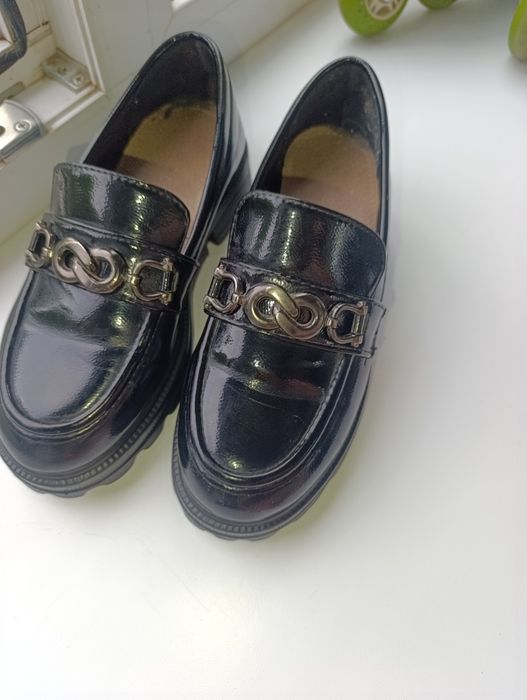 Отдам даром лоферы 32 размера