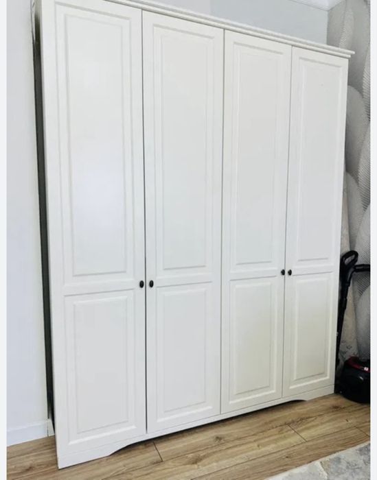 Шкаф  сатылады.