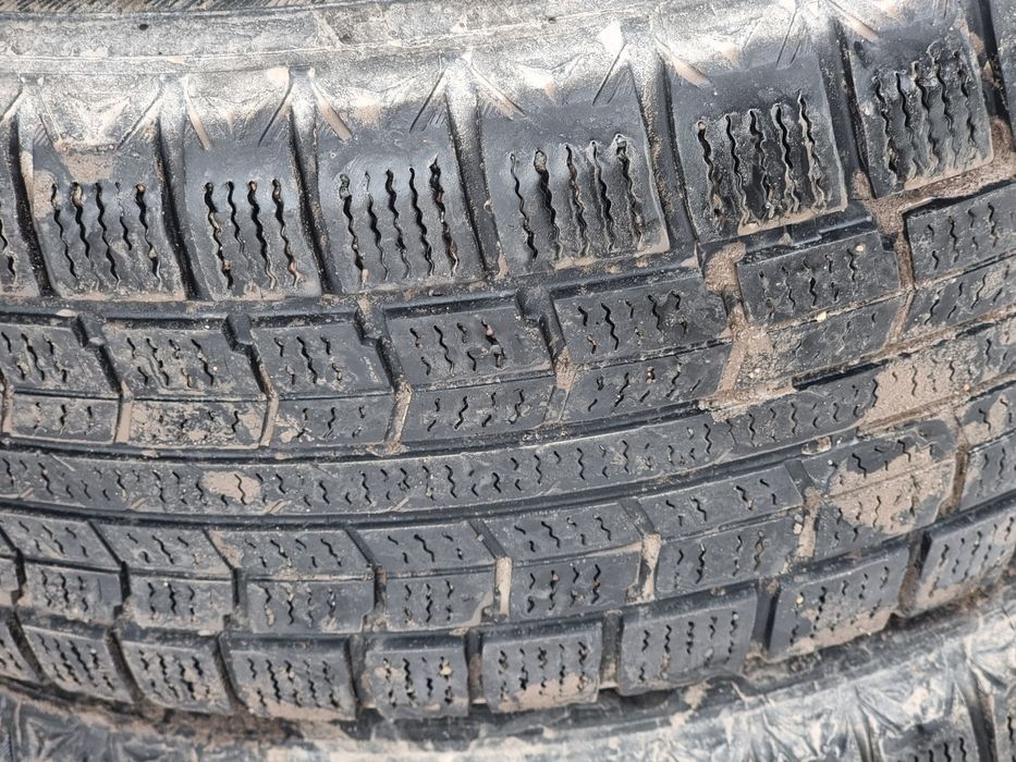 Продам шины б/у 215х60х16