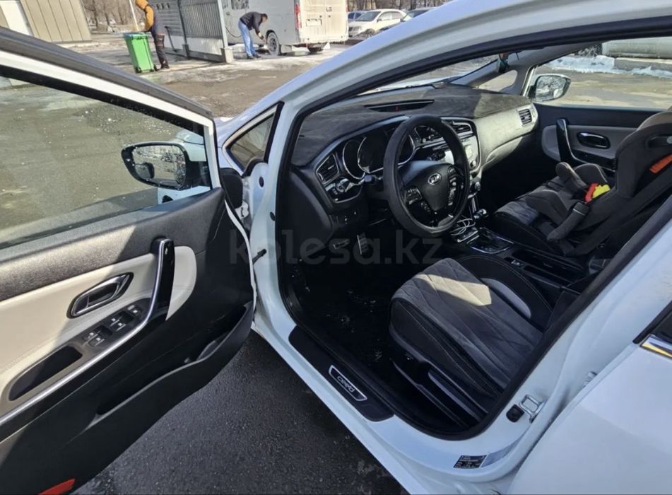 Продам KIA ceed 2013
