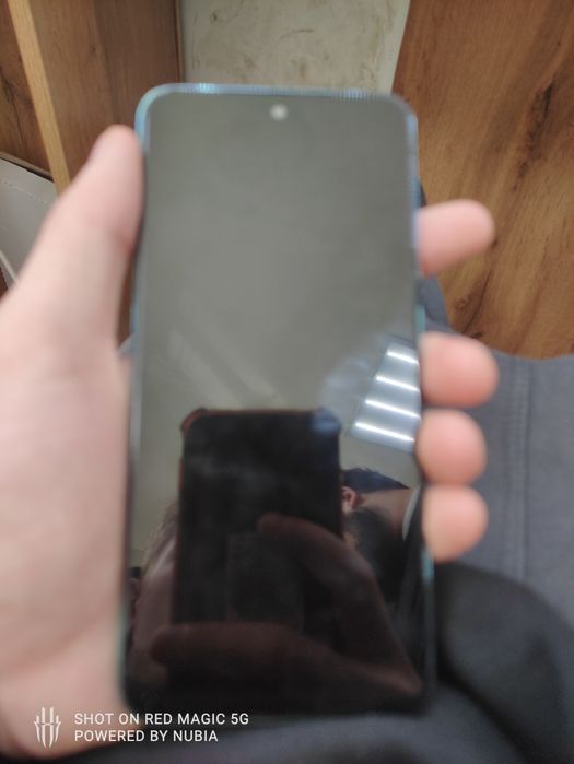 Продам телефон срочно