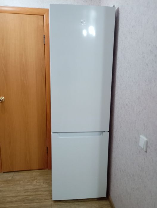 Продам холодильник INDESIT