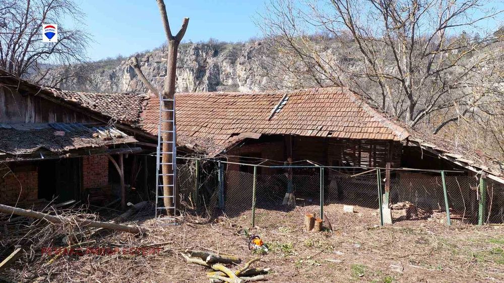 Къща за продажба в с. Червен