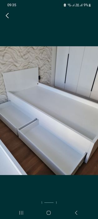 Кровать с выдвижными ящиками