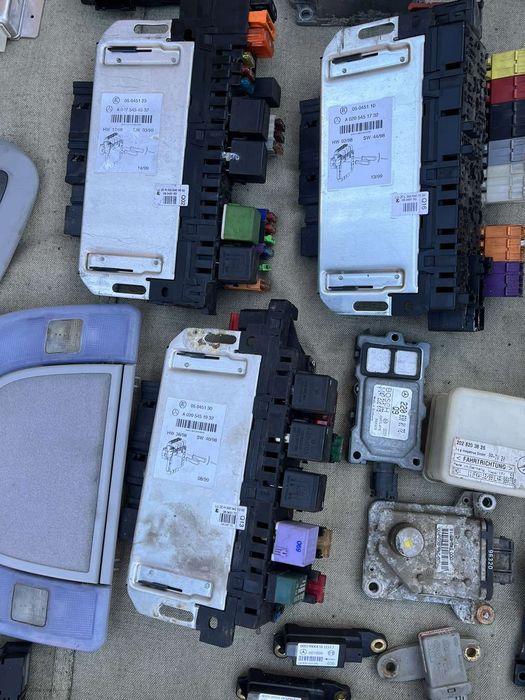 Продавам Mercedes w 220 на части