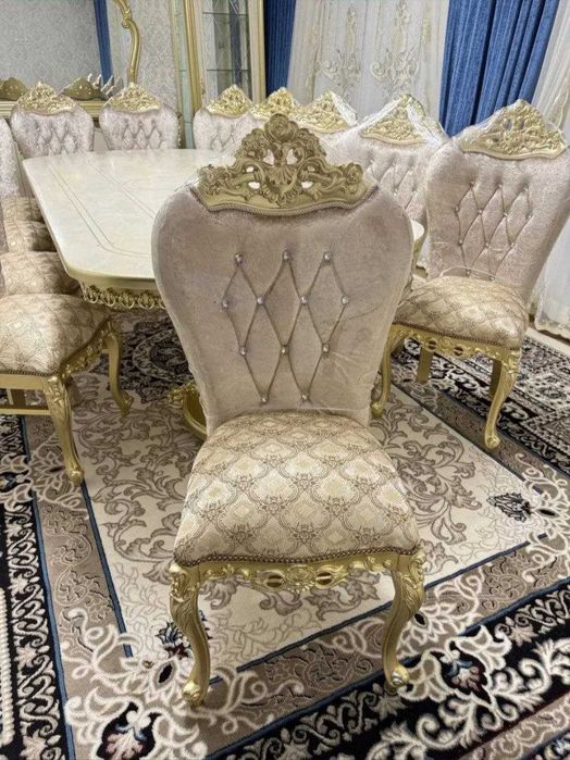 Продам пластины вместе стол стулья серванты.