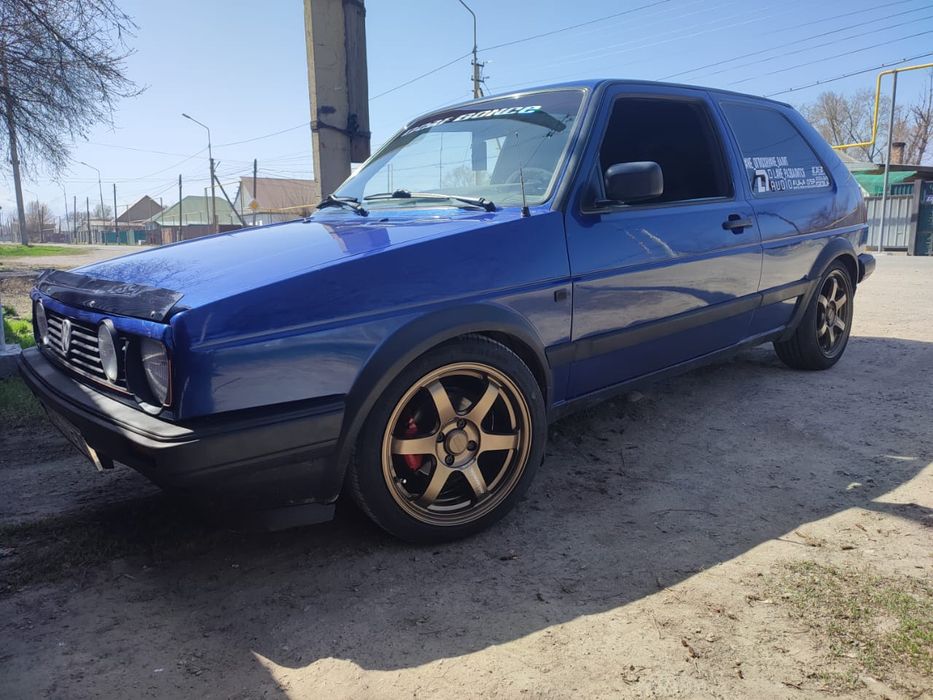 Продаю автомобиль гольф 2 год 89