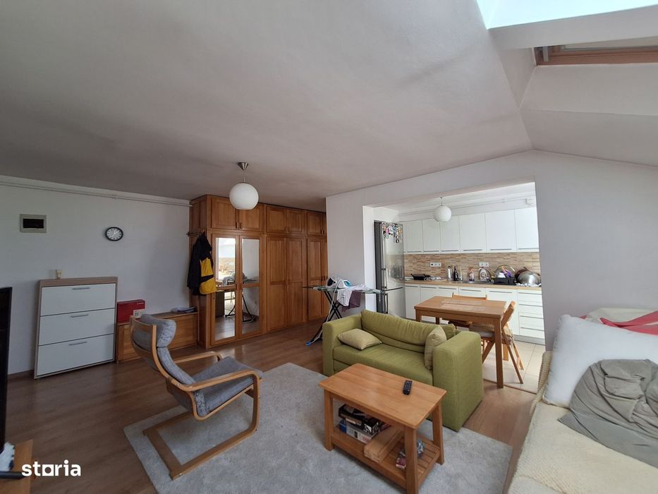 Apartament cu 3 camere, 67 mp, balcon, zona Terra