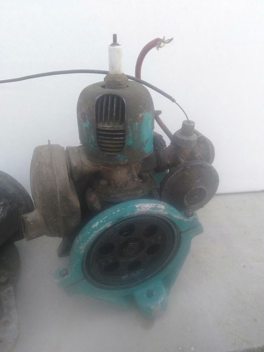 Продам 2 штук бензопил дружба