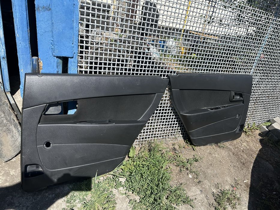 Продам обшивки приора 1 черный завод