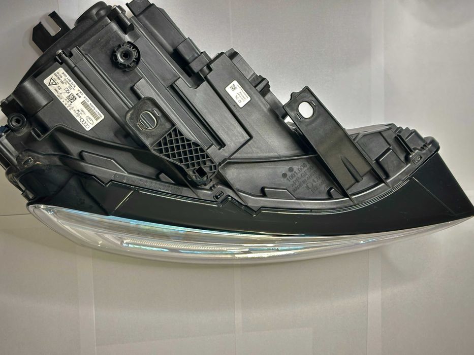 Far LED Audi Q3 Complet - 8U0941034 - in stare foarte buna