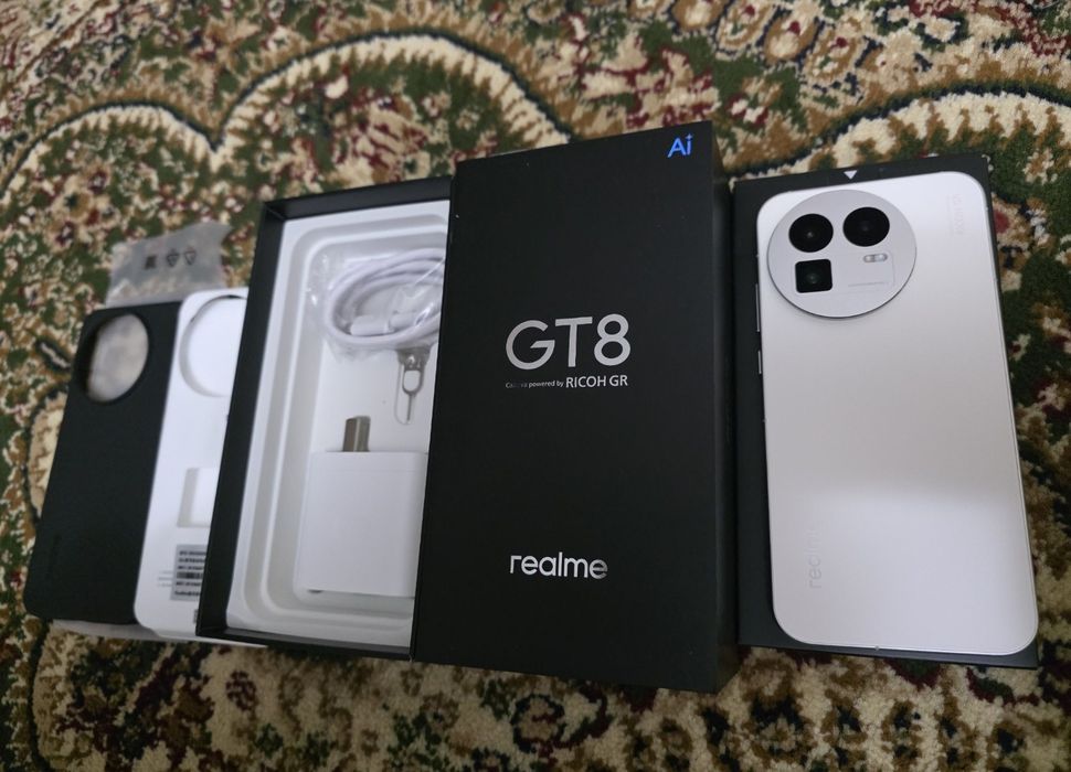 Realme gt 8  /12 256/ в идеальное состояние обмен