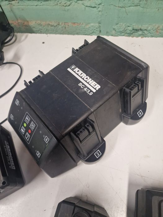 Incarcator si 4 acumulatori Karcher 25,2v, 3,3 ah