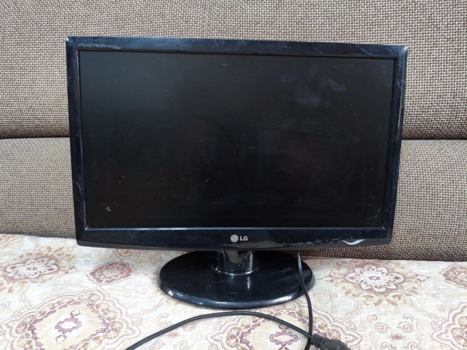 Монитор LG 21.5" Flatron W2243S