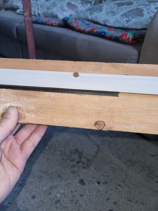 Багет для натяжных потолков