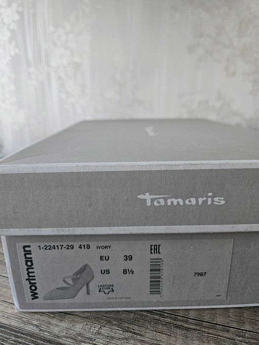 Дамски високи обувки