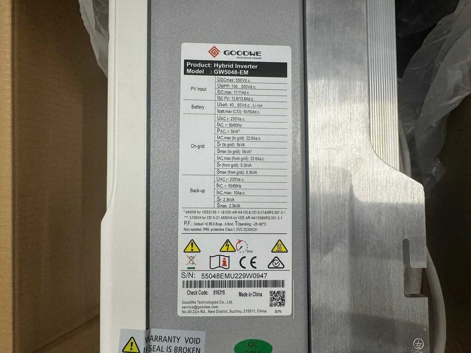 Inverter Hybrid GoodWe 5048 EM+ Modul de baterie Dyness B4850- 2.4KWh