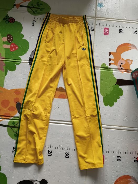 Pantaloni adidas brazilia noi cu eticheta XS,S
