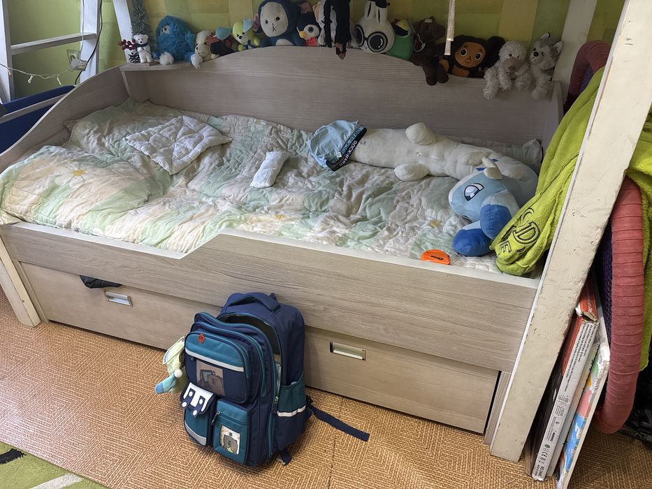 Кровать односпалка с выдвежными ящиками