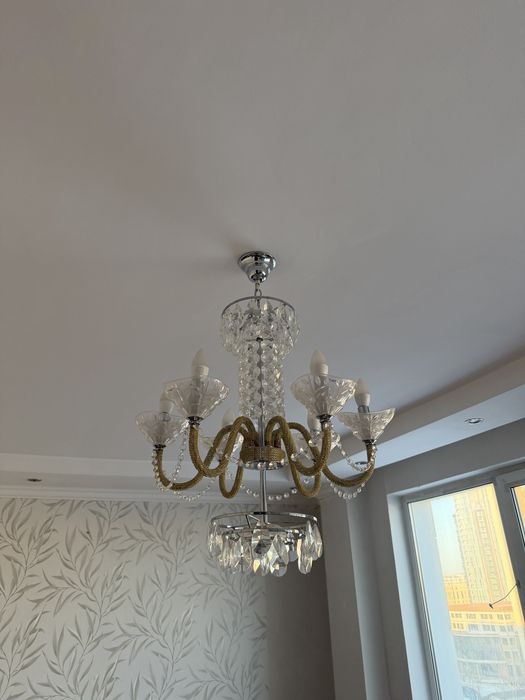 Продам      люстры