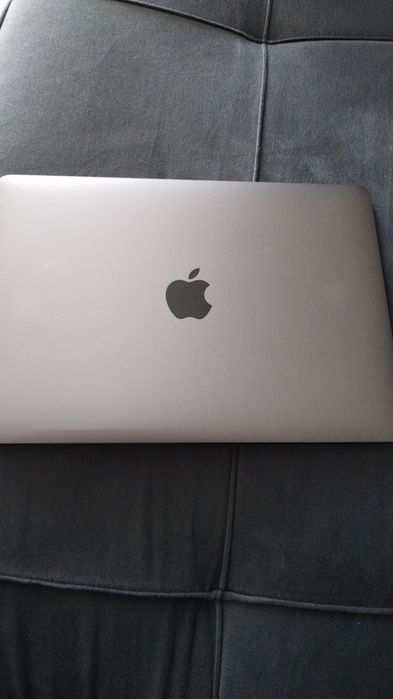 Vând Macbook Apple