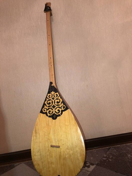 Домбыра,цена договорная