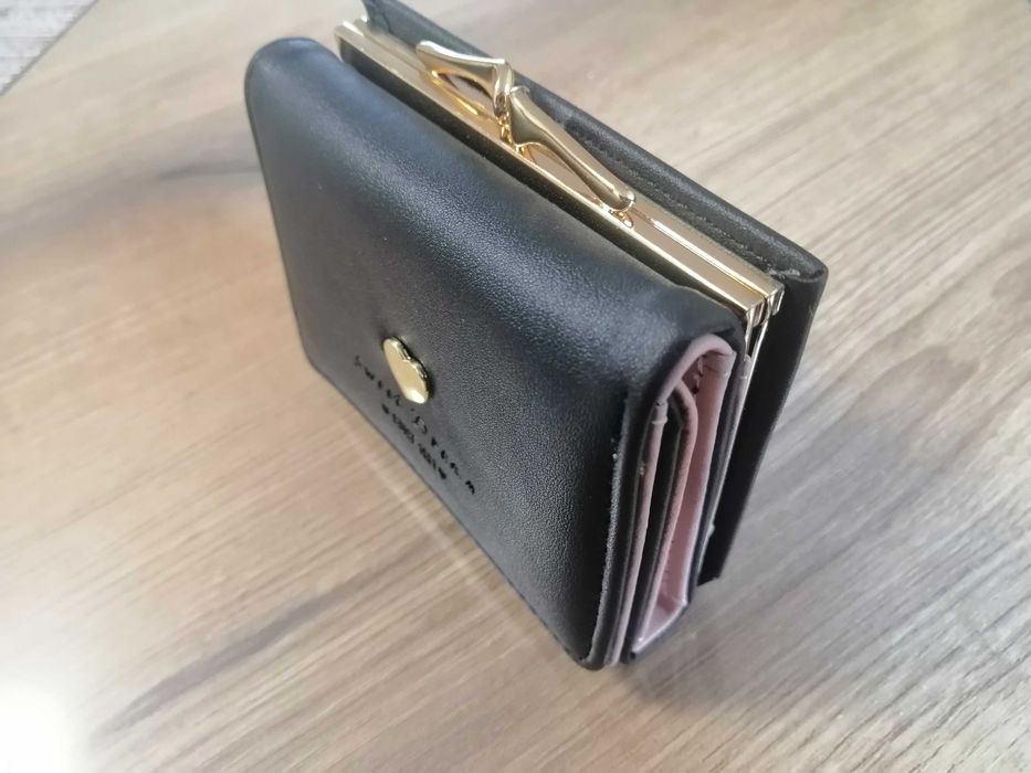 Дамско портмоне червено с монетник