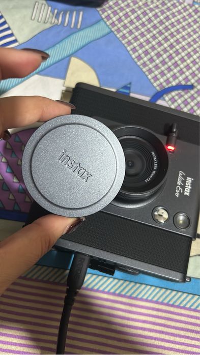 Продам Fujifilm Instax Wide Evo