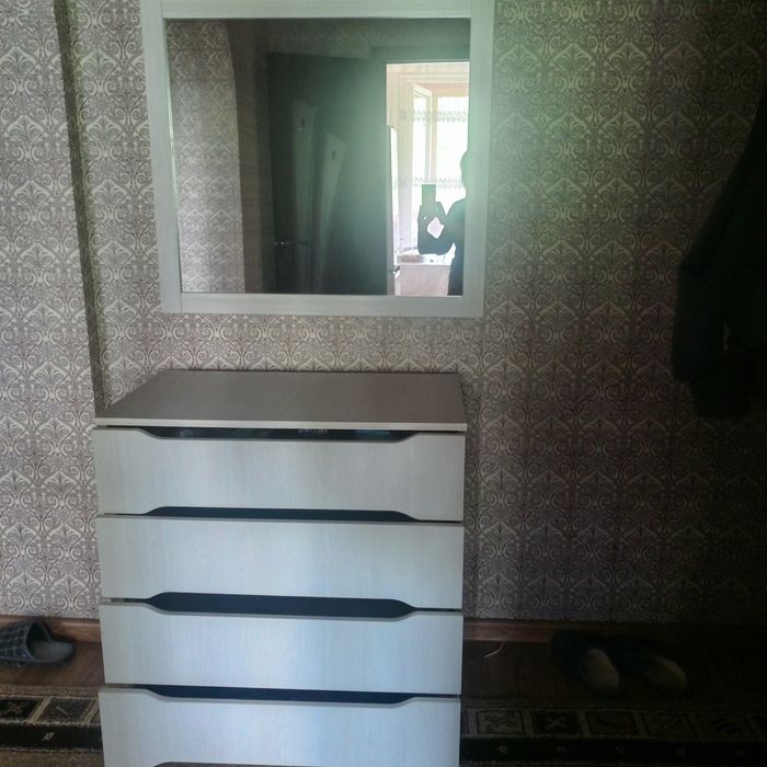 Продам шифоньер и комод с зеркалом
