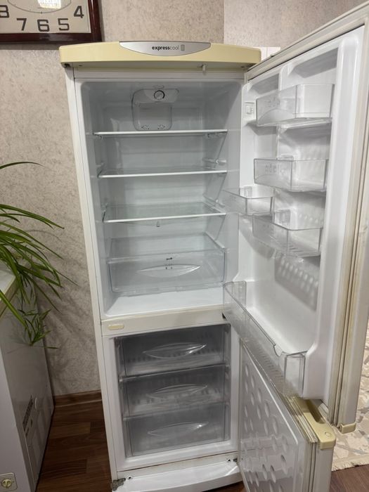 Холодильник б/у в хорошем состоянии