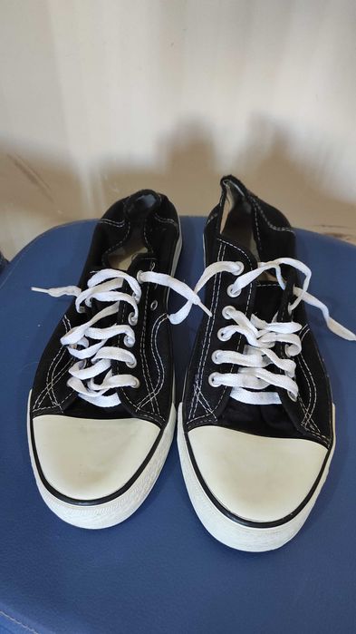 Продам кеды 41 размер кроссовки