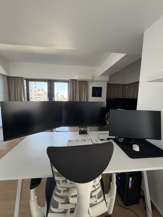 Suport pentru 3 monitoare