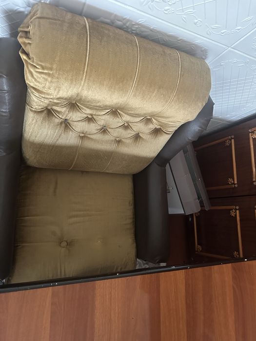 2 кресла и диван в нормальном состоянии