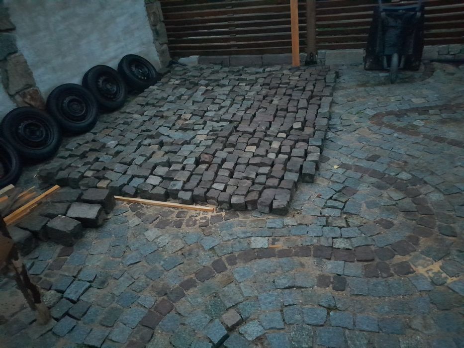 Гранитни павета 10 на 10, близо 15 квм